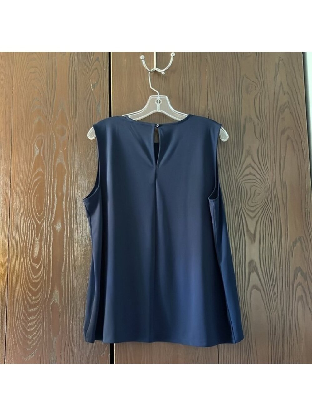 navy blue top. Size Large - Picture 3 of 4
